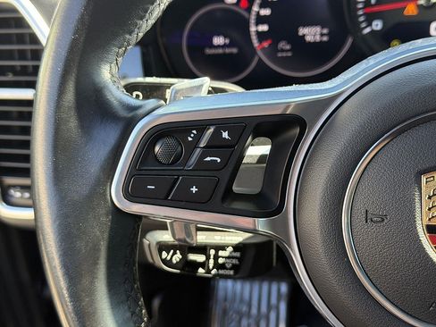 Used 2023 Porsche Cayenne AWD/4WD image 36
