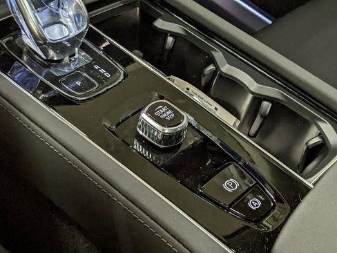 New 2025 Volvo XC90 T8 Plus w/ Protection Package Premier image 20