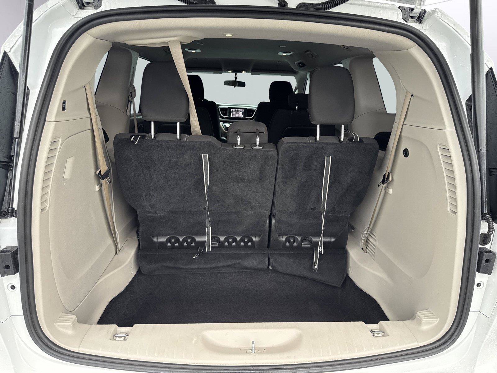 Used 2022 Chrysler Voyager LX FWD image 34