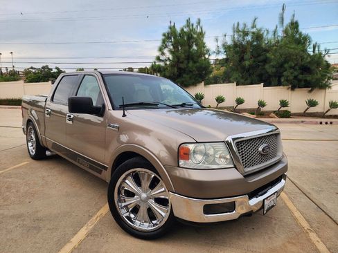 Used 2004 Ford F150 Lariat RWD image 2