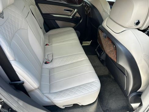 Used 2017 Bentley Bentayga AWD/4WD image 14