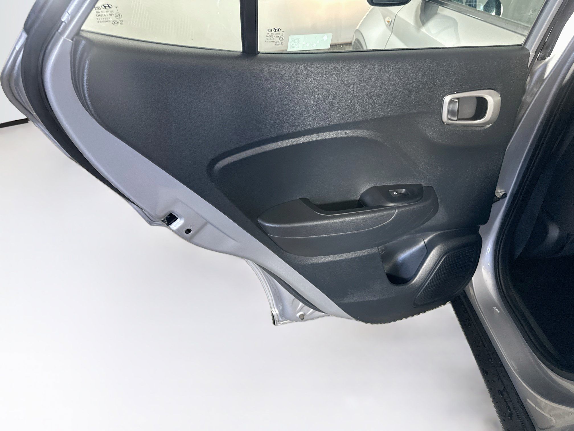 Used 2025 Hyundai Venue SEL FWD image 27