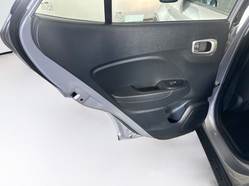 Used 2025 Hyundai Venue SEL FWD image 27