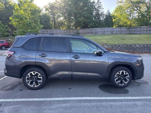 Certified 2025 Subaru Forester Premium AWD/4WD image 8