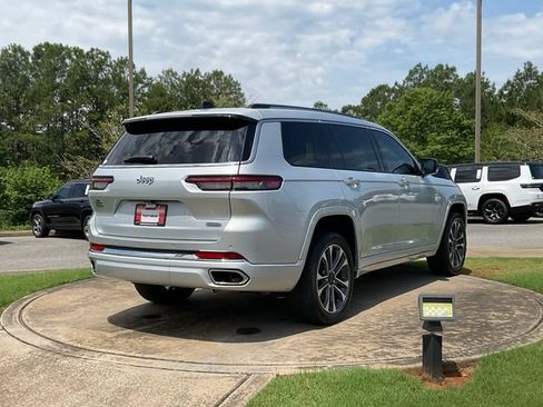 Used 2023 Jeep Grand Cherokee L Overland RWD image 7