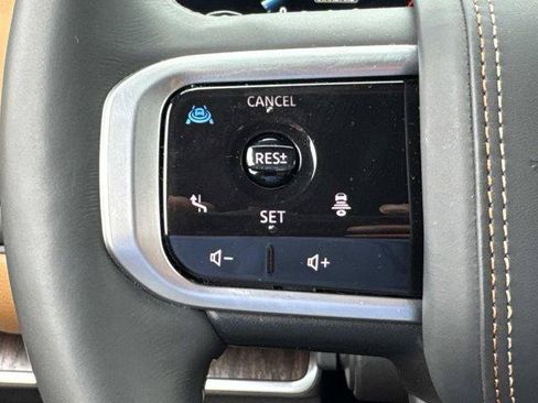 Used 2025 Nissan Armada Platinum Reserve w/ Convenience Package RWD image 31