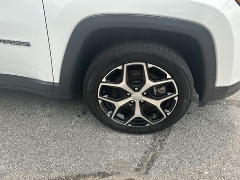 Certified 2024 Jeep Compass Limited AWD/4WD image 4