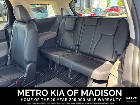 Used 2025 Kia Carnival SX FWD image 16