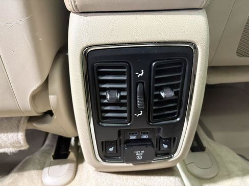 Used 2019 Jeep Grand Cherokee Overland AWD/4WD image 25