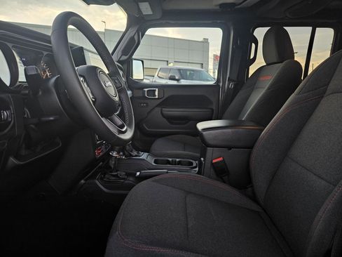 Used 2025 Jeep Wrangler Unlimited Rubicon image 12