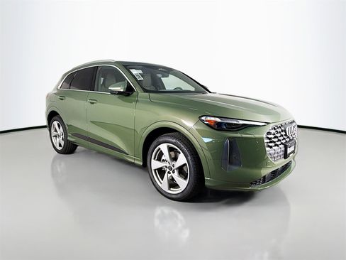 New 2025 Audi Q5 Prestige image 1