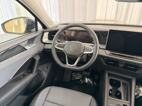 New 2026 Volkswagen Tiguan SE FWD image 32
