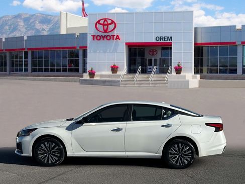 Used 2024 Nissan Altima 2.5 SV AWD/4WD image 6