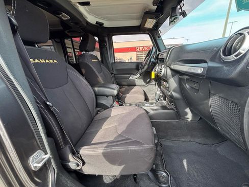 Used 2014 Jeep Wrangler Unlimited Sahara w/ Dual Top Group AWD/4WD image 10