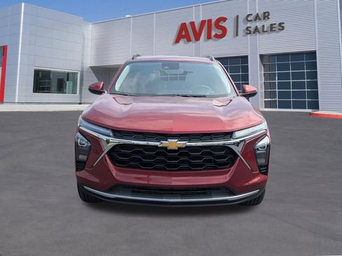 Used 2025 Chevrolet Trax LT w/ LT Convenience Package FWD image 10