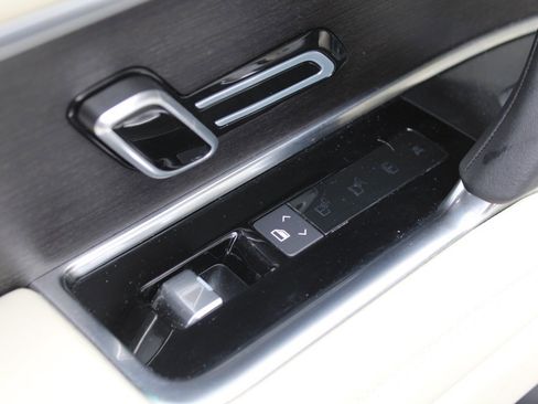 Used 2023 Land Rover Range Rover SE image 35