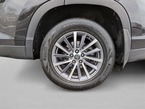 Used 2019 Toyota Highlander XLE image 23