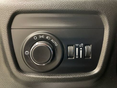 Used 2025 Jeep Grand Cherokee Altitude AWD/4WD image 14