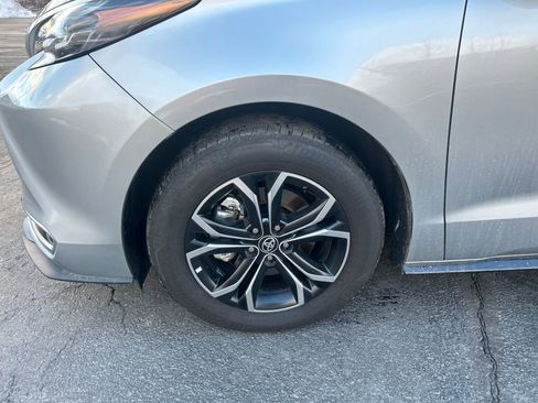 Used 2025 Toyota Sienna Platinum image 28