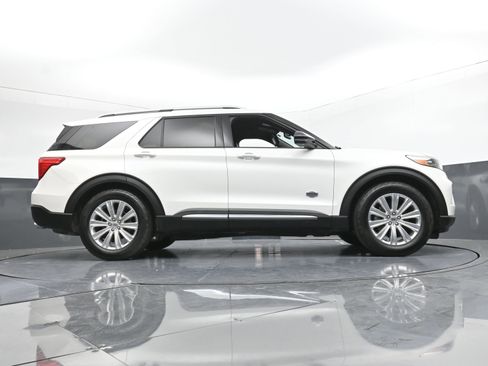 Used 2021 Ford Explorer King Ranch w/ Premium Technology Package image 29