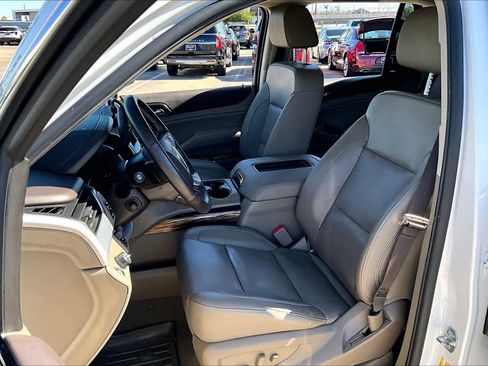 Used 2020 GMC Yukon SLT w/ Premium Edition image 7