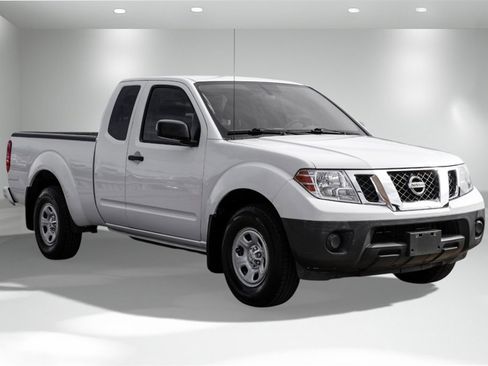 Used 2018 Nissan Frontier S w/ Work Truck Package image 5