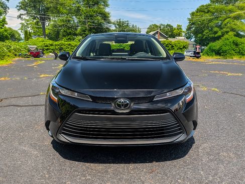 Used 2024 Toyota Corolla LE FWD image 2