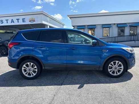 Used 2019 Ford Escape SE FWD image 4