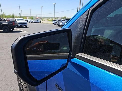 Used 2024 Chevrolet Colorado ZR2 w/ ZR2 Convenience Package III image 13