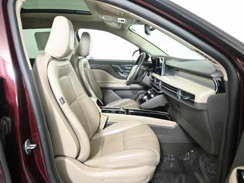 Used 2021 Lincoln Corsair Standard w/ Premium Package image 13