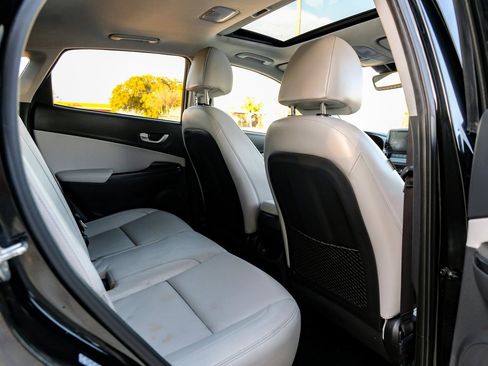 Used 2022 Hyundai Kona Limited image 38