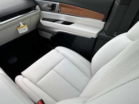 New 2026 Cadillac Vistiq Luxury image 14