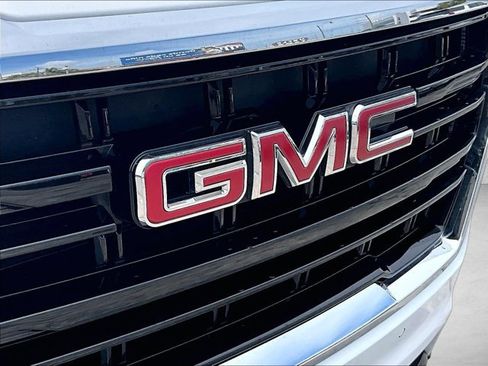 Used 2024 GMC Yukon SLE w/ Gmc Pro Safety Plus Package RWD image 30