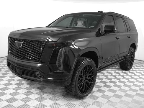 Used 2026 Cadillac Escalade Platinum Sport w/ LPO, Floor Liner Package AWD/4WD image 9