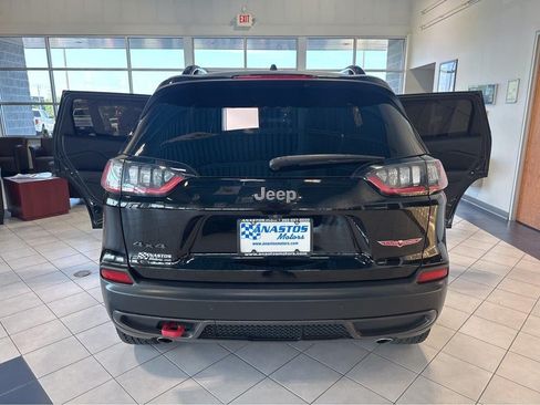 Used 2022 Jeep Cherokee Trailhawk w/ Comfort/Convenience Group AWD/4WD image 12