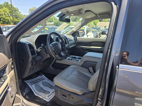 Used 2018 Ford Expedition XLT w/ Equipment Group 202A AWD/4WD image 25