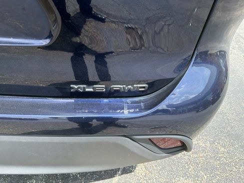 Used 2021 Toyota Highlander XLE AWD/4WD image 4