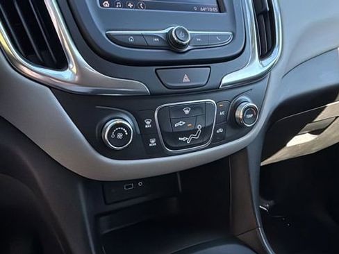 Used 2021 Chevrolet Equinox LS w/ LS Convenience Package FWD image 31
