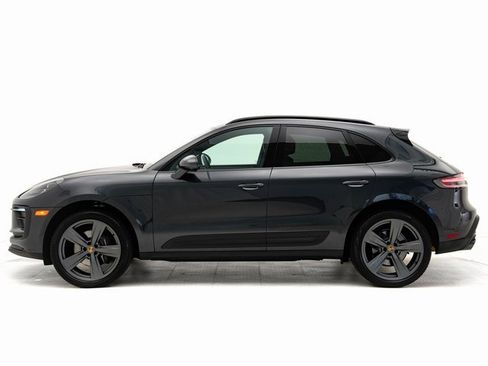 Used 2025 Porsche Macan image 2