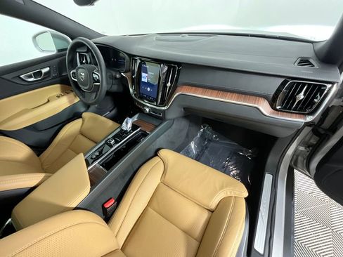 Used 2025 Volvo V60 B5 Cross Country Ultra w/ Protection Package Premier AWD/4WD image 19