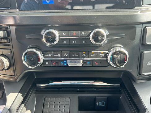 New 2026 Ford F250 Lariat w/ Black Appearance Package AWD/4WD image 11