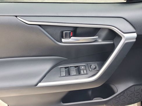 Used 2025 Toyota RAV4 XLE w/ Convenience Package FWD image 20
