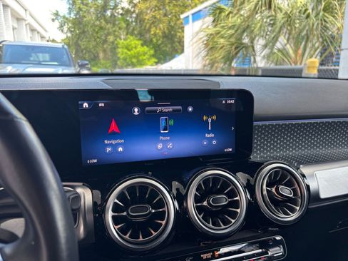 Used 2025 Mercedes-Benz GLB 250 image 21