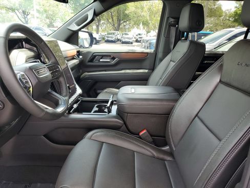 Used 2026 GMC Yukon Denali w/ Sun & Power Step Package AWD/4WD image 18