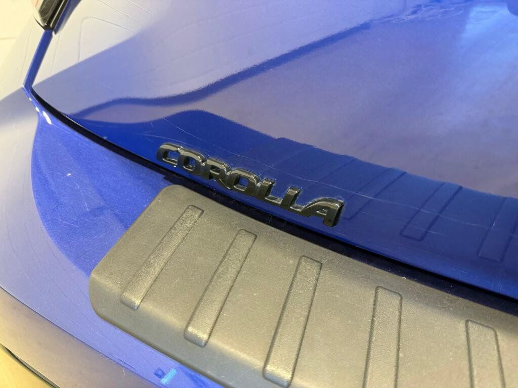 Used 2025 Toyota Corolla XSE FWD image 14