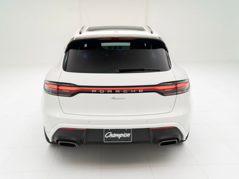 Certified 2025 Porsche Macan image 10