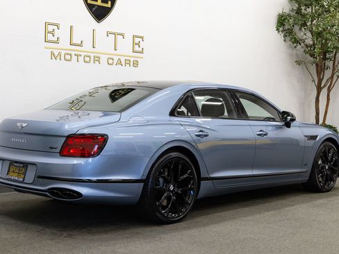 Used 2024 Bentley Flying Spur Plug-In Hybrid AWD/4WD image 10