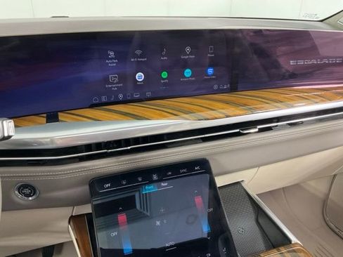 Used 2025 Cadillac Escalade ESV Sport Platinum image 18