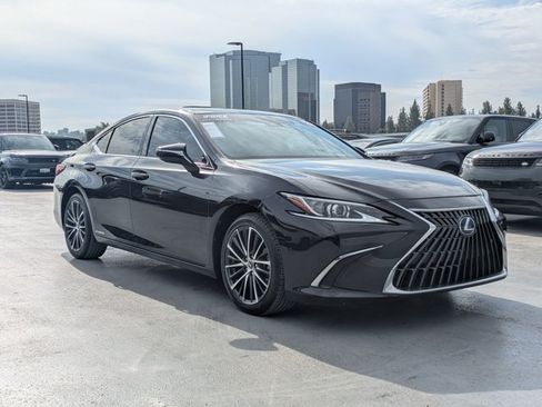 Used 2022 Lexus ES 300h w/ Premium Package FWD image 3