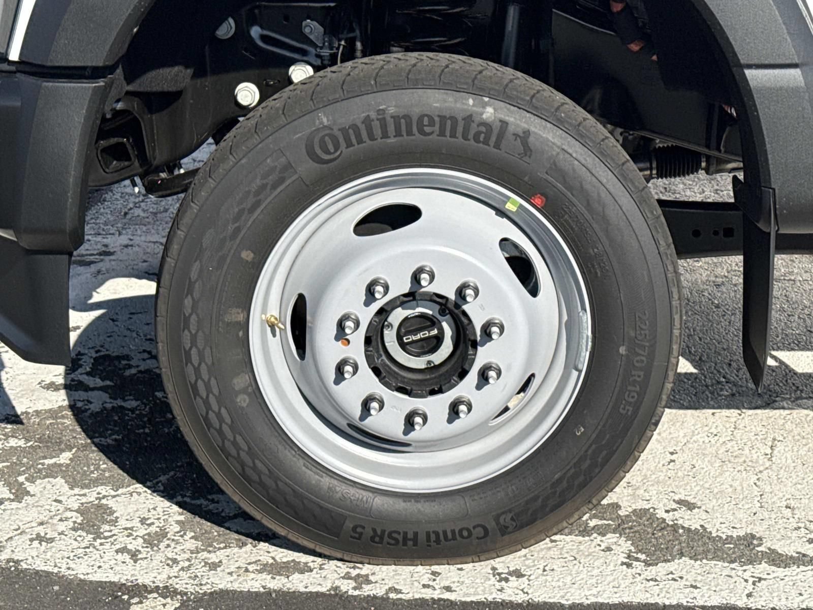 New 2026 Ford F550 4x4 SuperCab Super Duty image 9